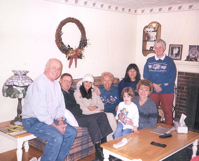 Bob Mienscow, Bill Swanton, Stacie Ruckert, Nadine Swanton, Eileen Swanton Raymond, Irene Mienscow, Maria Mienscow and Rita Mienscow 2.jpg 85.3K